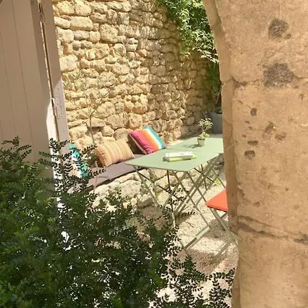 Le Clos Du Rempart - 2 A 4 Pers. Saint-Restitut Exterior photo